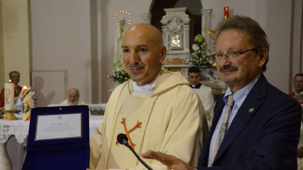 Mons. Mauro Lalli con il compianto sindaco Luciano Lapenna