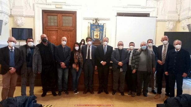 I componenti il nuovo Consiglio Provinciale di Chieti: foto ricordo con il Prefetto Forgione