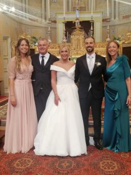 Gli sposi con mamma Marilena, papà Sante e la "sorellina" Giada