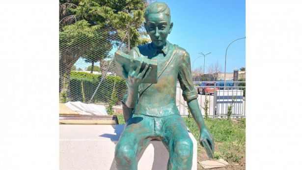 La scultura realizzata da Vanni Macchiagodena