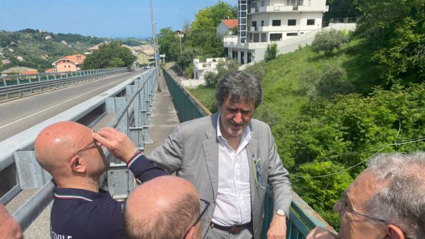 Chieti: Marsilio con il sindaco Ferrara in via Gran Sasso