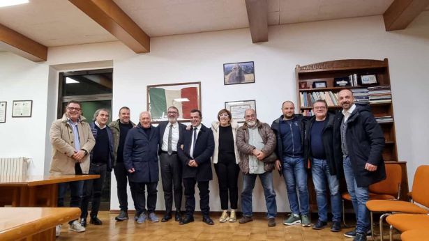 Luciano D'Amico con i Sindaci del Sangro-Aventino