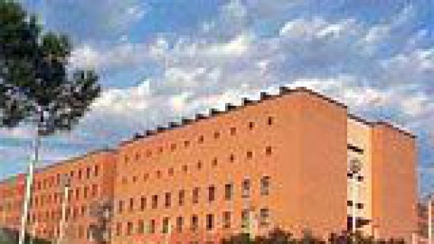 università