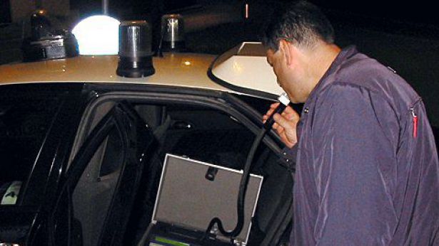 Pattuglia dei Carabinieri nel corso di un controllo