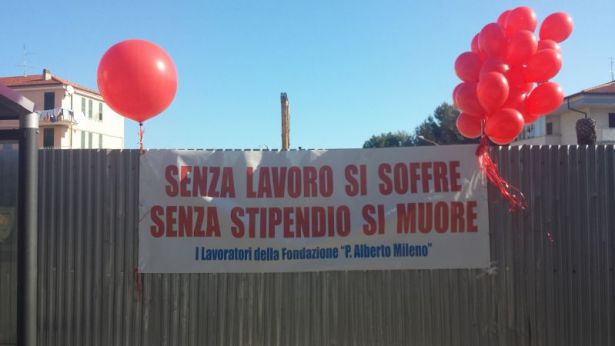 La protesta davanti al San Francesco