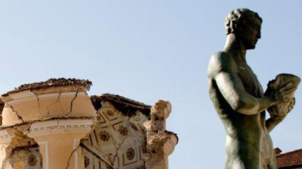 Terremoto a L'Aquila - Incalcolabili i danni al patrimonio artistico - foto: www.timesonline.co.uk