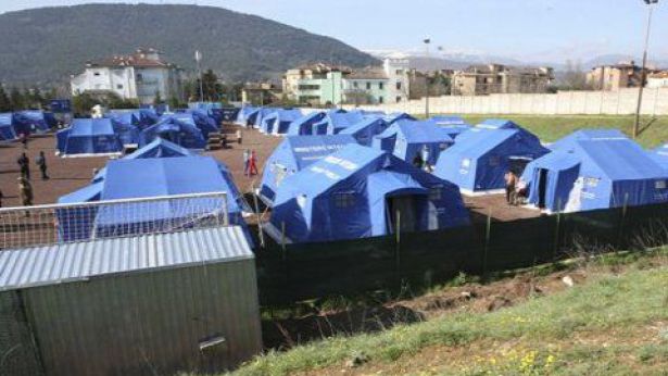 Terremoto a L'Aquila - Le immagini dalla tendopoli di Piazza D'Armi - foto:www.protezionecivile.it