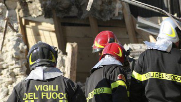 Terremoto a L'Aquila - Villa Sant'Angelo - Foto: www.protezionecivile.it