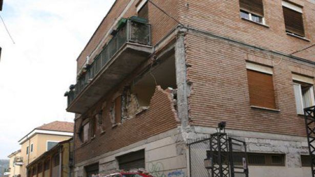 Terremoto a L'Aquila - Via Antinori - Foto: www.protezionecivile.it