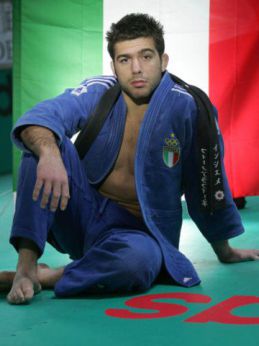Nella foto, il campione di judo Pino Maddaloni