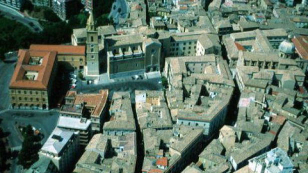 Nella foto, Chieti, vista aerea