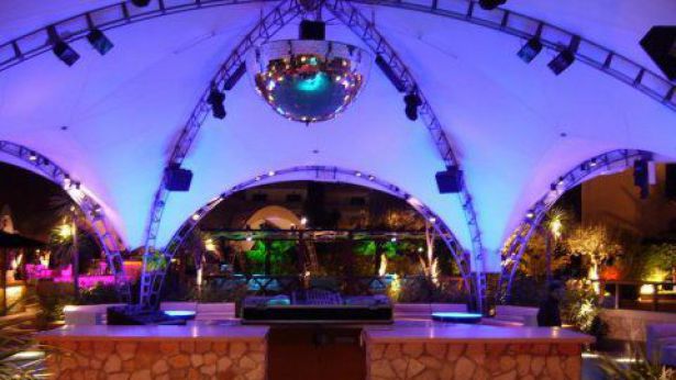 Nella foto, la discoteca Baja Village di Vasto