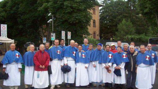 Nella foto, il gruppo di vastesi al Raduno Nazionale di Orvieto