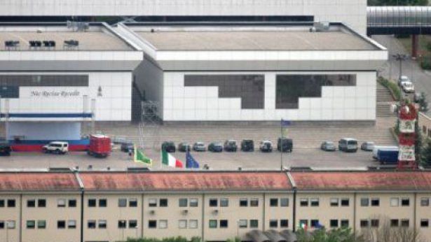Nella foto, la caserma di Coppito, sede del G8