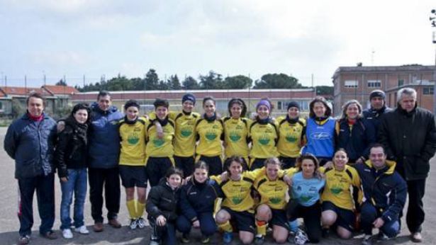 Nella foto, le ragazze della San Paolo Calcio