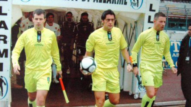 Nella foto, il fischietto vastese Angelo Giancola