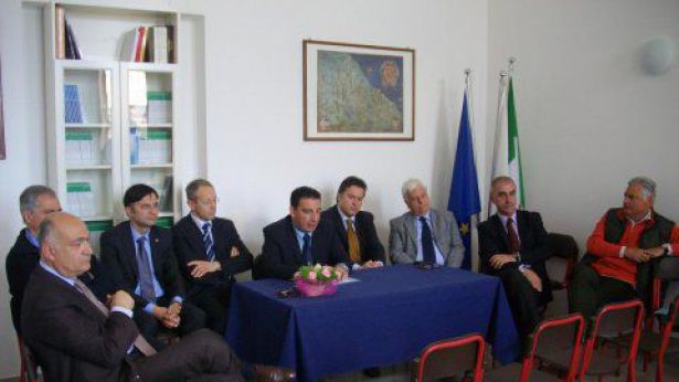 Nella foto: un momento della conferenza stampa di presentazione gruppo unico del PDL di Vasto