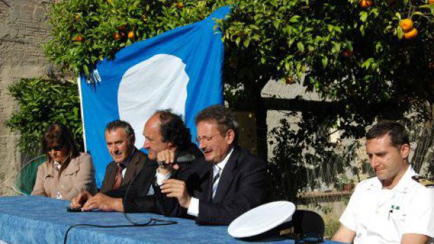 Nei Giardini di Palazzo d'Avalos la consegna della Bandiera Blu Il