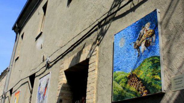 Nella foto: esposizione di mosaici