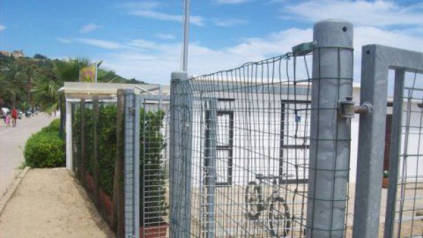 "Vasto come un pollaio"