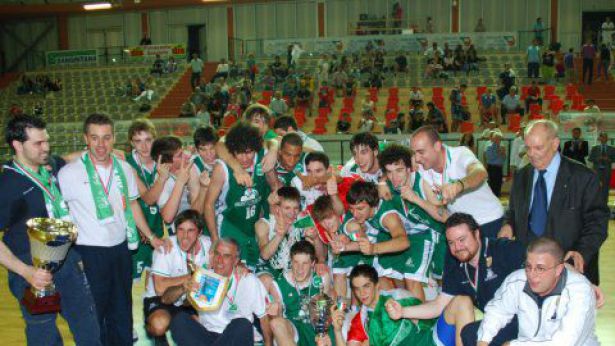 Nella foto: la gioia dei campioni della Montepaschi