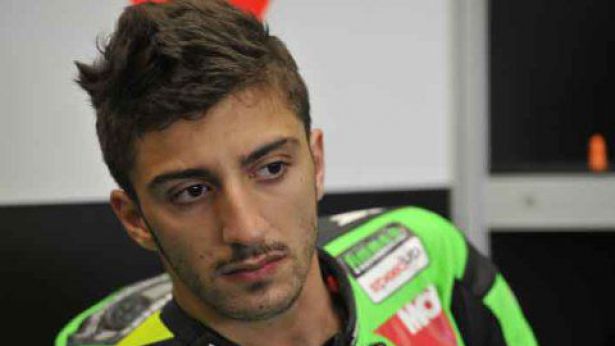 Nella foto: Andrea Iannone nel suo box nel tempio di Assen - Foto GpOne.com