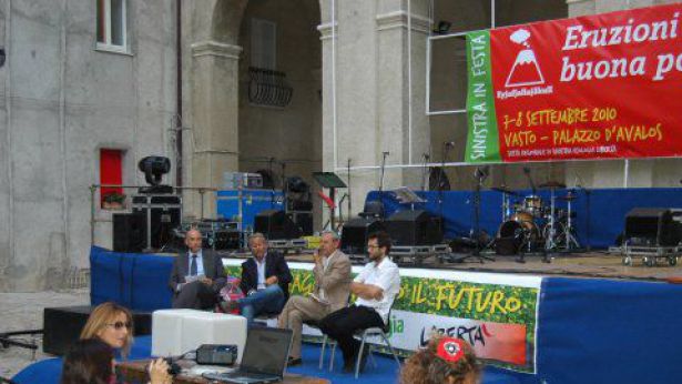 Nella foto: l'incontro tra i segretari cittadini dei partiti di sinistra