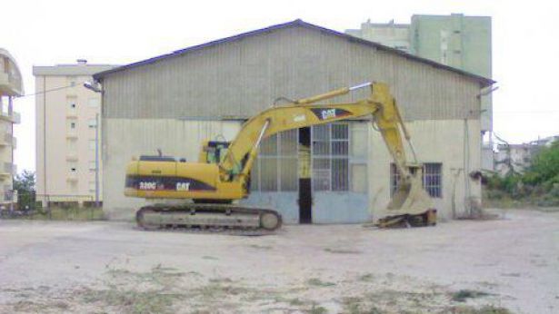 Nella foto: l'ex deposito Cerella