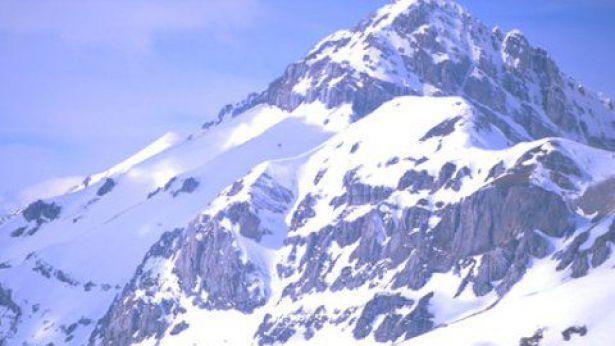 Nella foto: le cime innevate di Campo Imperatore