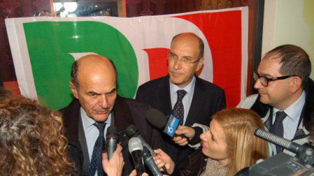 Nella foto: il segretario del PD Bersani a Vasto