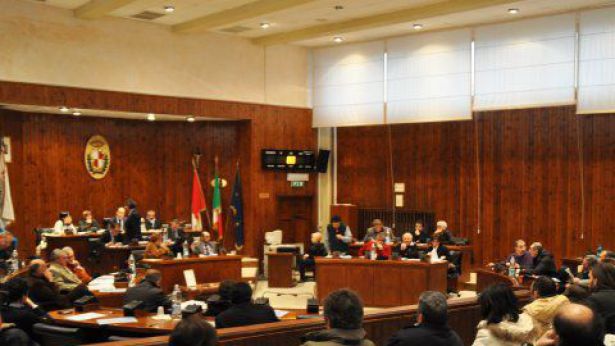 Una seduta del consiglio comunale
