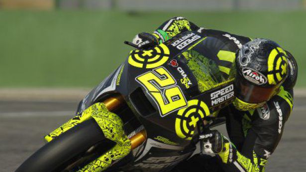 Andrea Iannone durante i test di Valencia