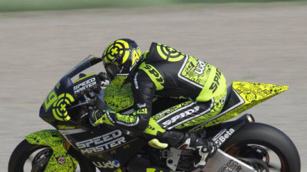Andrea Iannone durante i test di Valencia