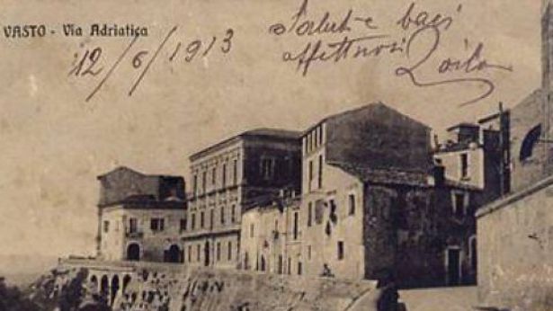 cartolina del 1913 testimonia la Vasto di un'altra epoca