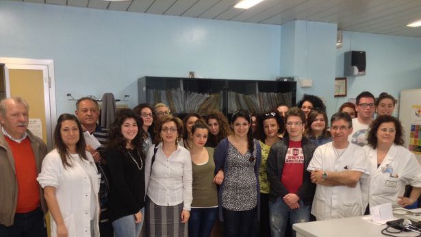Gli studenti in visita al centro trasfusionale di Chieti