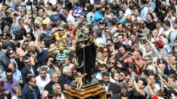 La statua di San Domenico di Cocullo