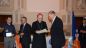Mons. Bruno Forte consegna il discobolo d'oro a Giuseppe Forte