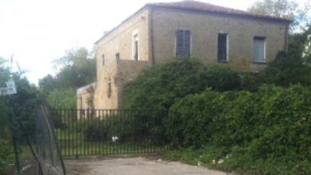 Il casolare dove si è consumato l'omicidio
