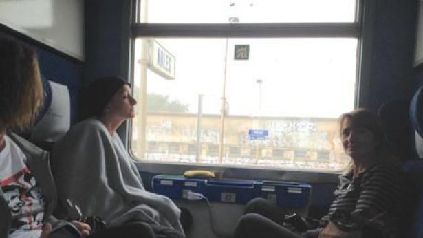 Lo scompartimento di un treno dell'UNITALSI