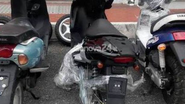 I motorini rinvenuti nel garage