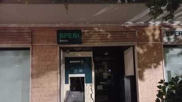 Il bancomat distrutto