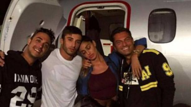 L'arrivo con jet privato a Ibiza di Iannone e Belen