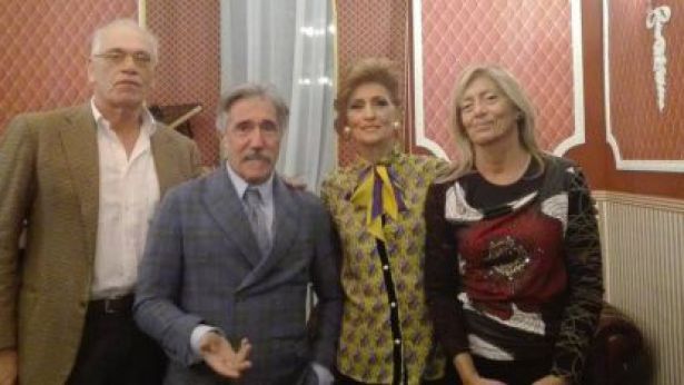 Antonio Pelino, primo a sinistra, con Francesco Mancini e la sorella Paola Pelino durante la consegna del premio Ares Sulmona