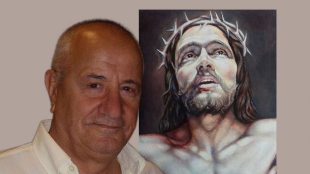 Il pittore Cesare Giuliani dinanzi ad una sua opera