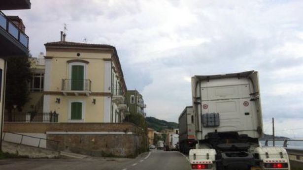Traffico sulla Ss 16 Adriatica