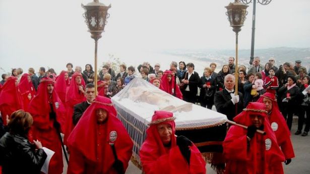 Processione del Venerdì Santo a Vasto - Foto di Lino Spadaccini