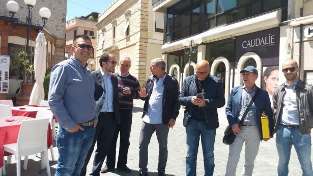 Dirigenti del P.D. in piazza
