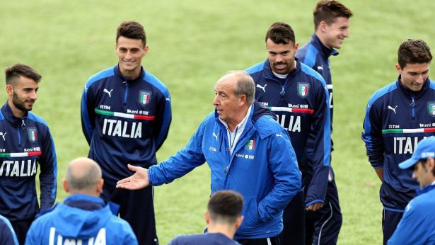 Roberto Inglese alle spalle del C.T. Ventura