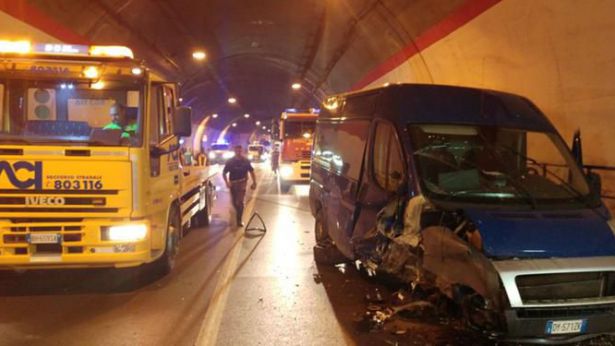 Incidente stradale in galleria