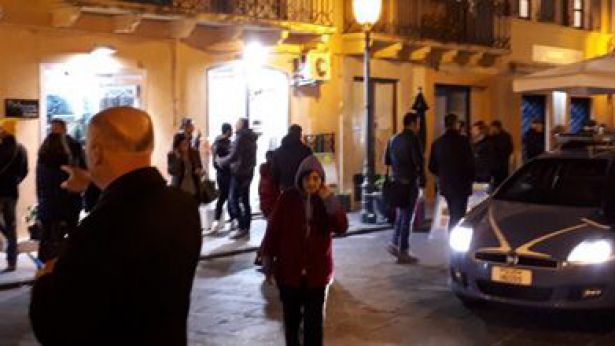 Vasto: una immagine scattata subito dopo la rapina alla gioielleria Scafetta
